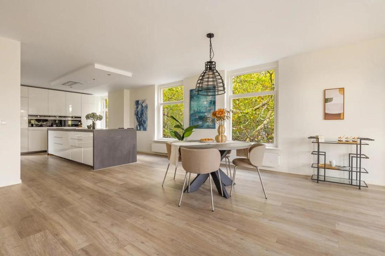 Gemeubileerd 4-kamerappartement met balkon - Afbeelding 4