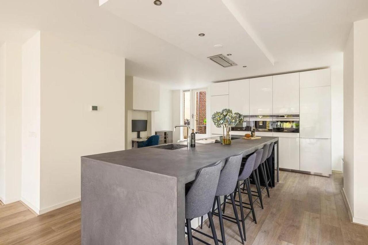 Gemeubileerd 4-kamerappartement met balkon - Afbeelding 8