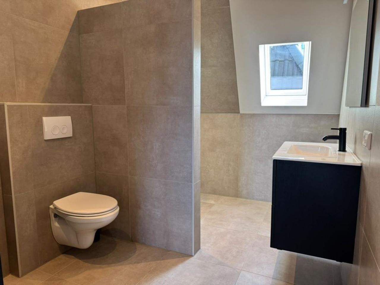 Available Now: 2-Bedroom Apartment in Almelo - Image 10