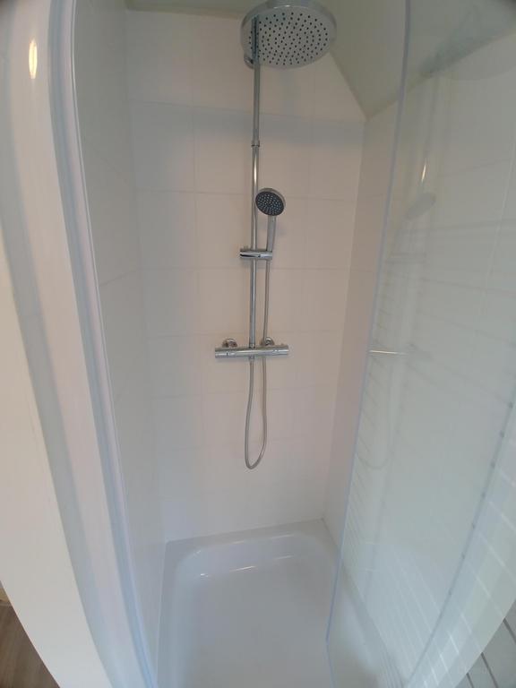 Furnished top-floor studio - Image 5