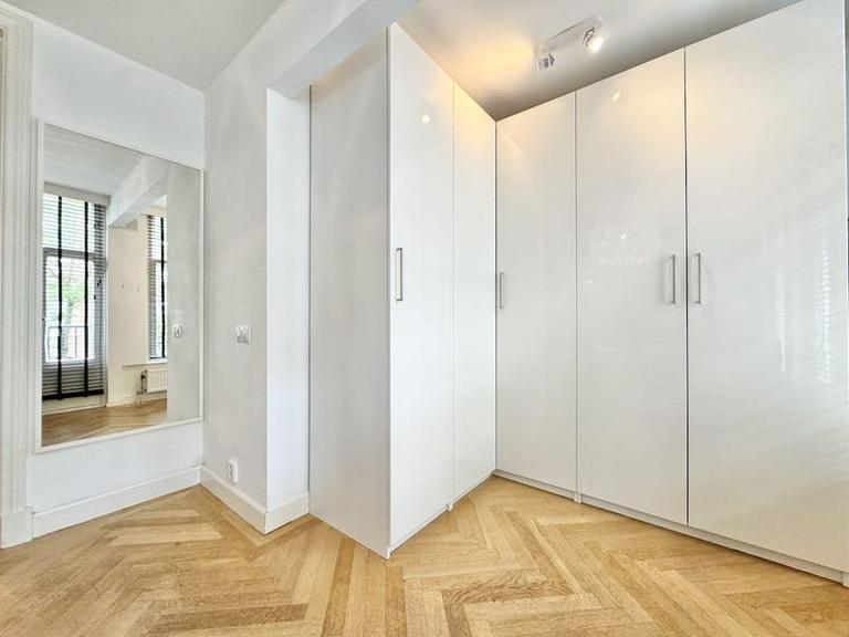 Furnished 1-Bedroom Apartment with Balcony - Image 8
