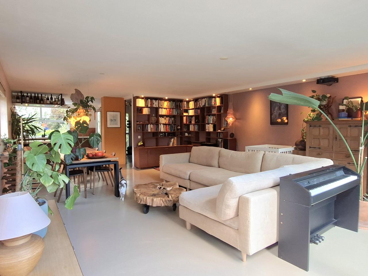 140 m² Rental Home with Garden in Amsterdam North - Image 1
