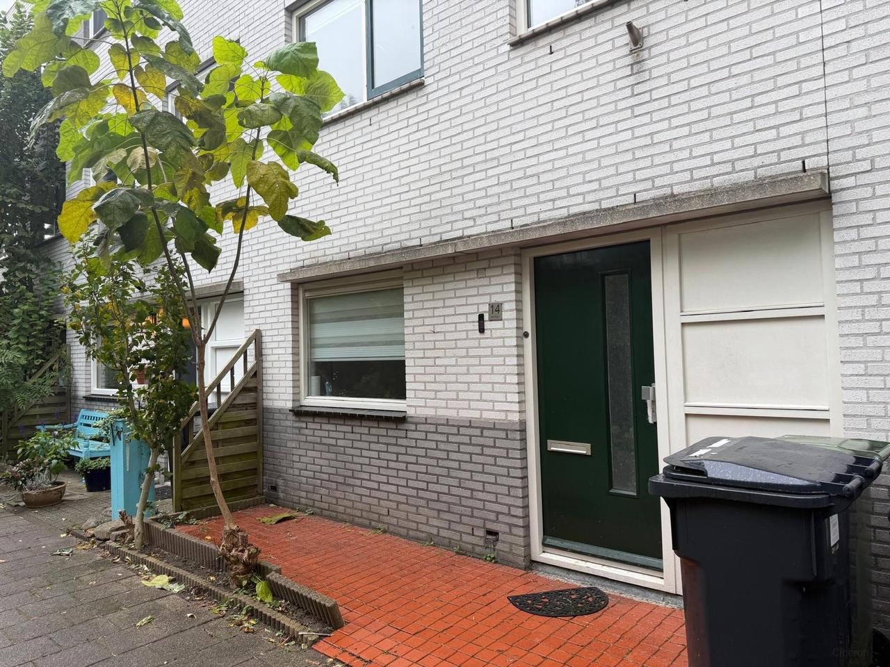 4-Bedroom House with Garden in Haarlem - Image 32