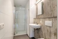 Furnished 1-Bedroom Apartment for Students - Image 6