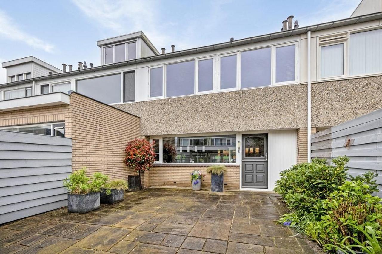 127 m² gezinswoning met tuin in Veenendaal - Afbeelding 2