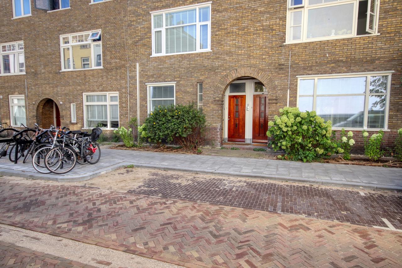 Ground-floor apartment with 3 bedrooms and garden - Image 1