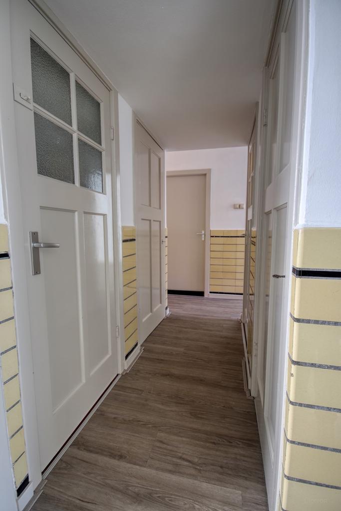 Ground-floor apartment with 3 bedrooms and garden - Image 2