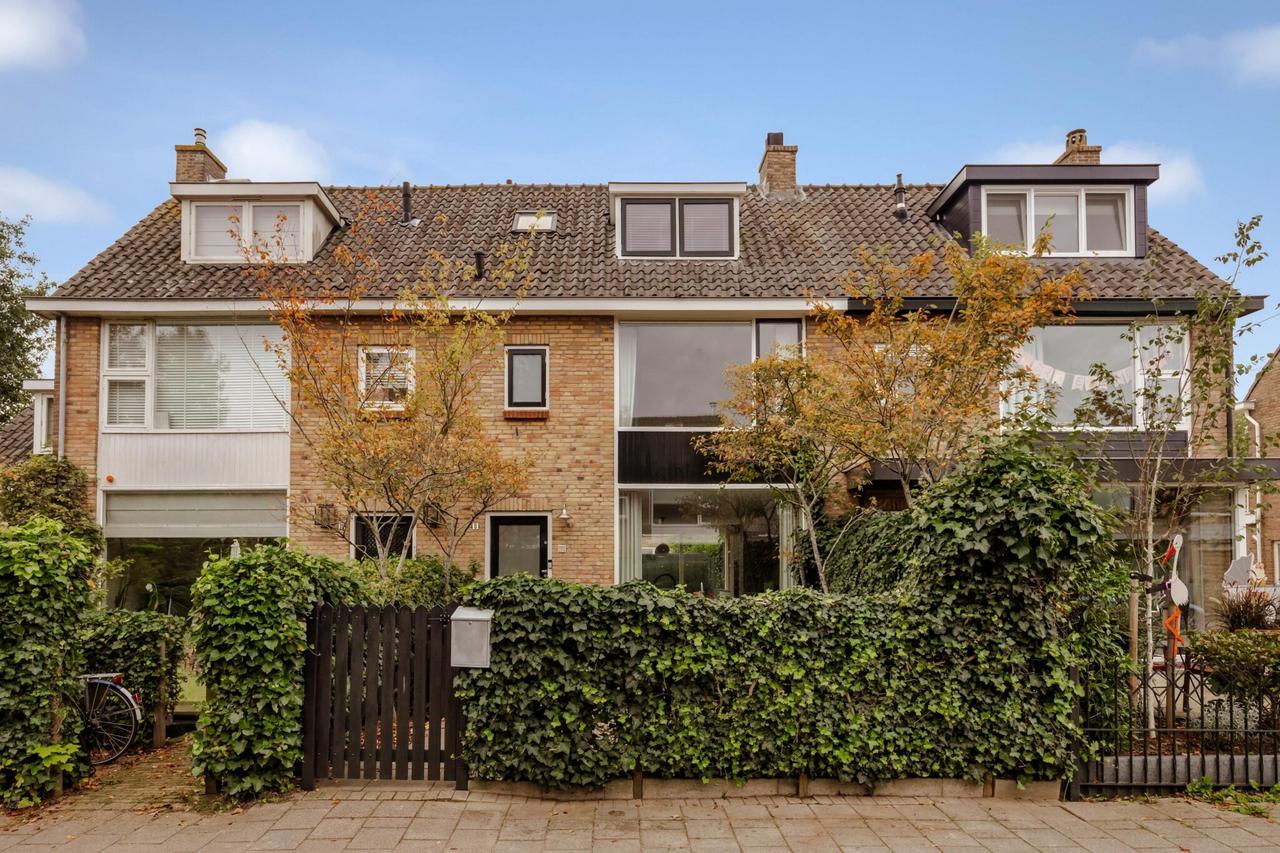 Southwest-facing garden and 4 bedrooms - Image 1