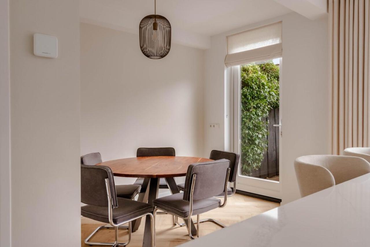 Southwest-facing garden and 4 bedrooms - Image 7
