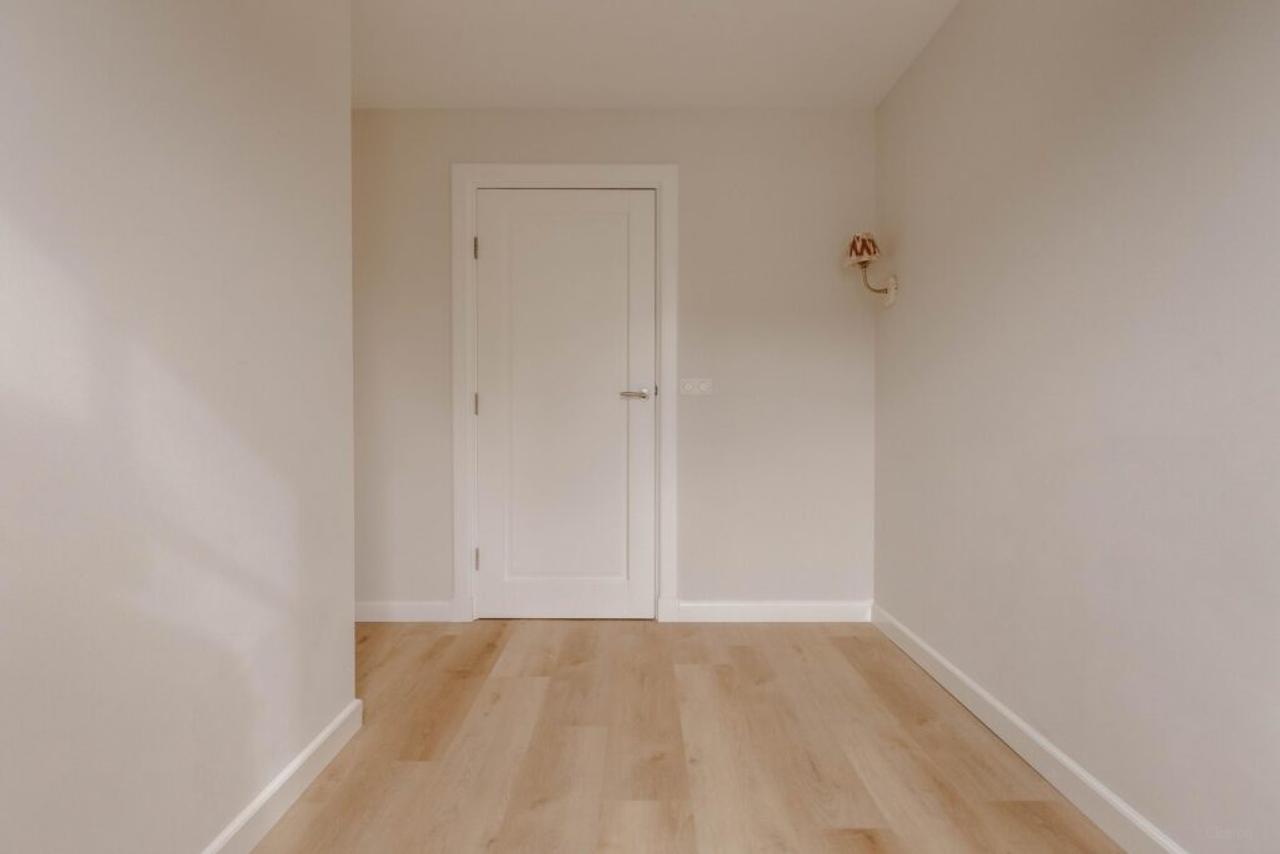 Southwest-facing garden and 4 bedrooms - Image 21