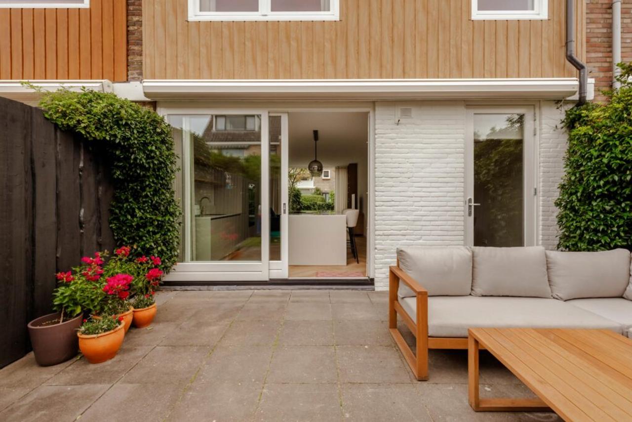 Southwest-facing garden and 4 bedrooms - Image 30
