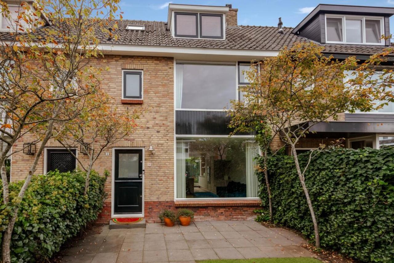 Southwest-facing garden and 4 bedrooms - Image 33