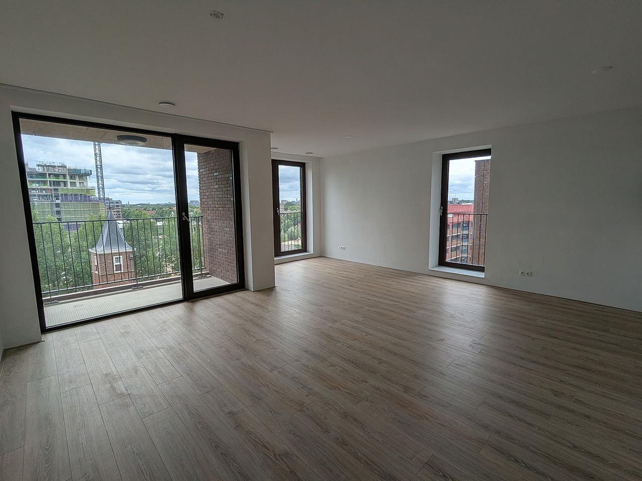 Bright 1-Bedroom Apartment with Balcony - Image 3