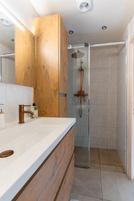 Gemeubileerd appartement met tuin en garage - Afbeelding 11