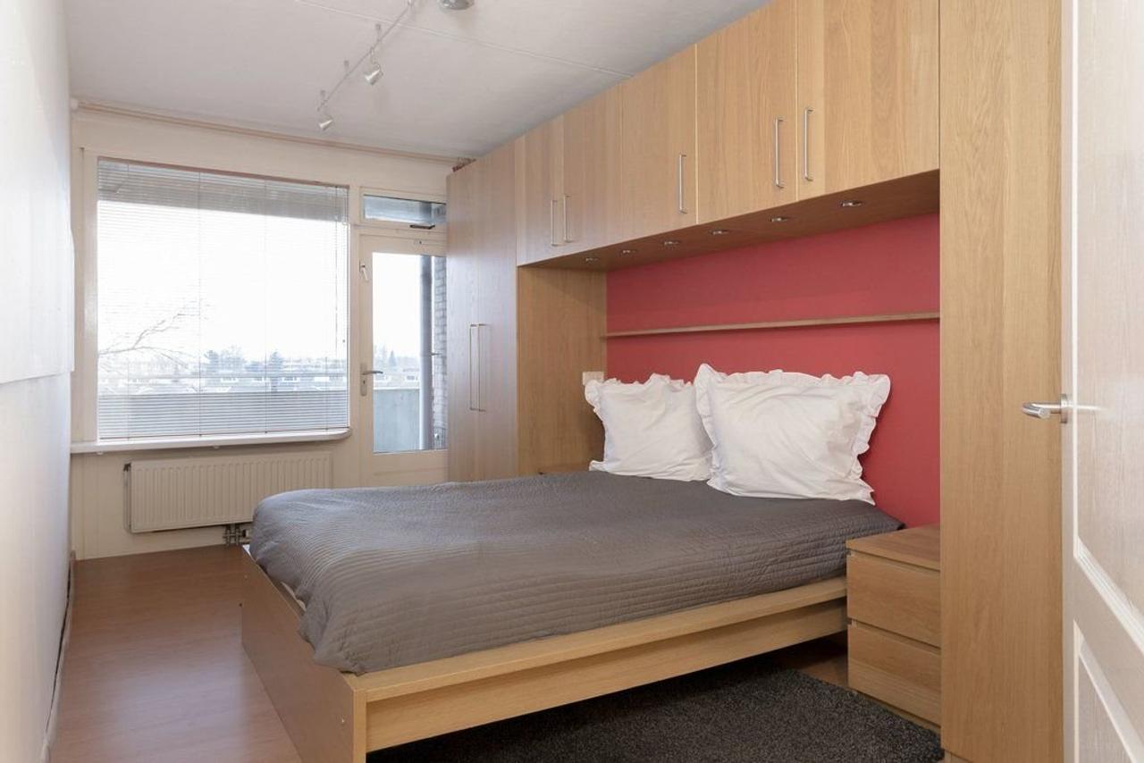 Furnished 1-Bedroom Apartment with Green Views - Image 10