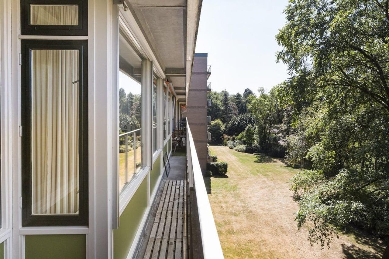 Furnished 1-Bedroom Apartment with Green Views - Image 17