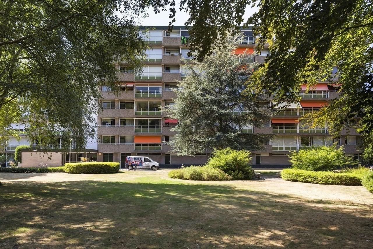 Furnished 1-Bedroom Apartment with Green Views - Image 23