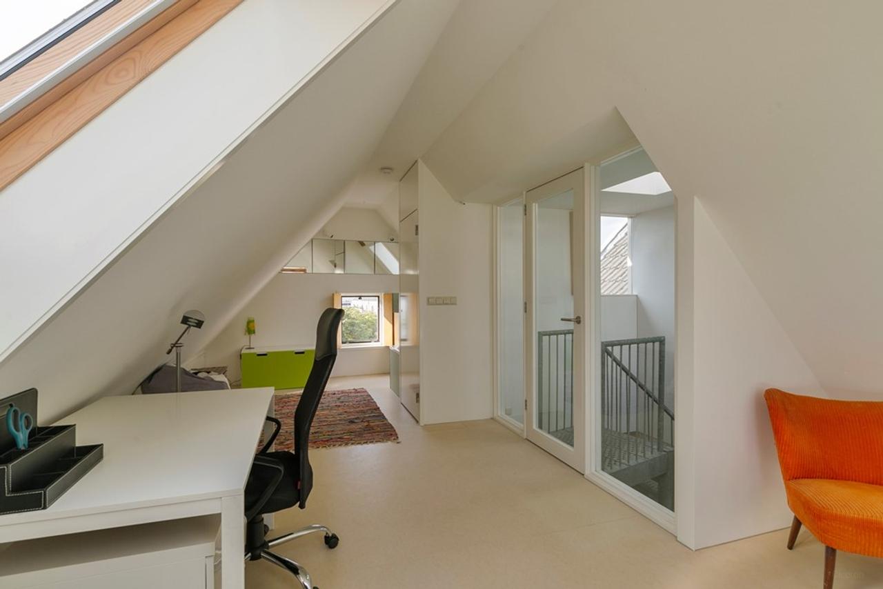 Two Sunny Balconies in Spijkerbuurt - Image 28