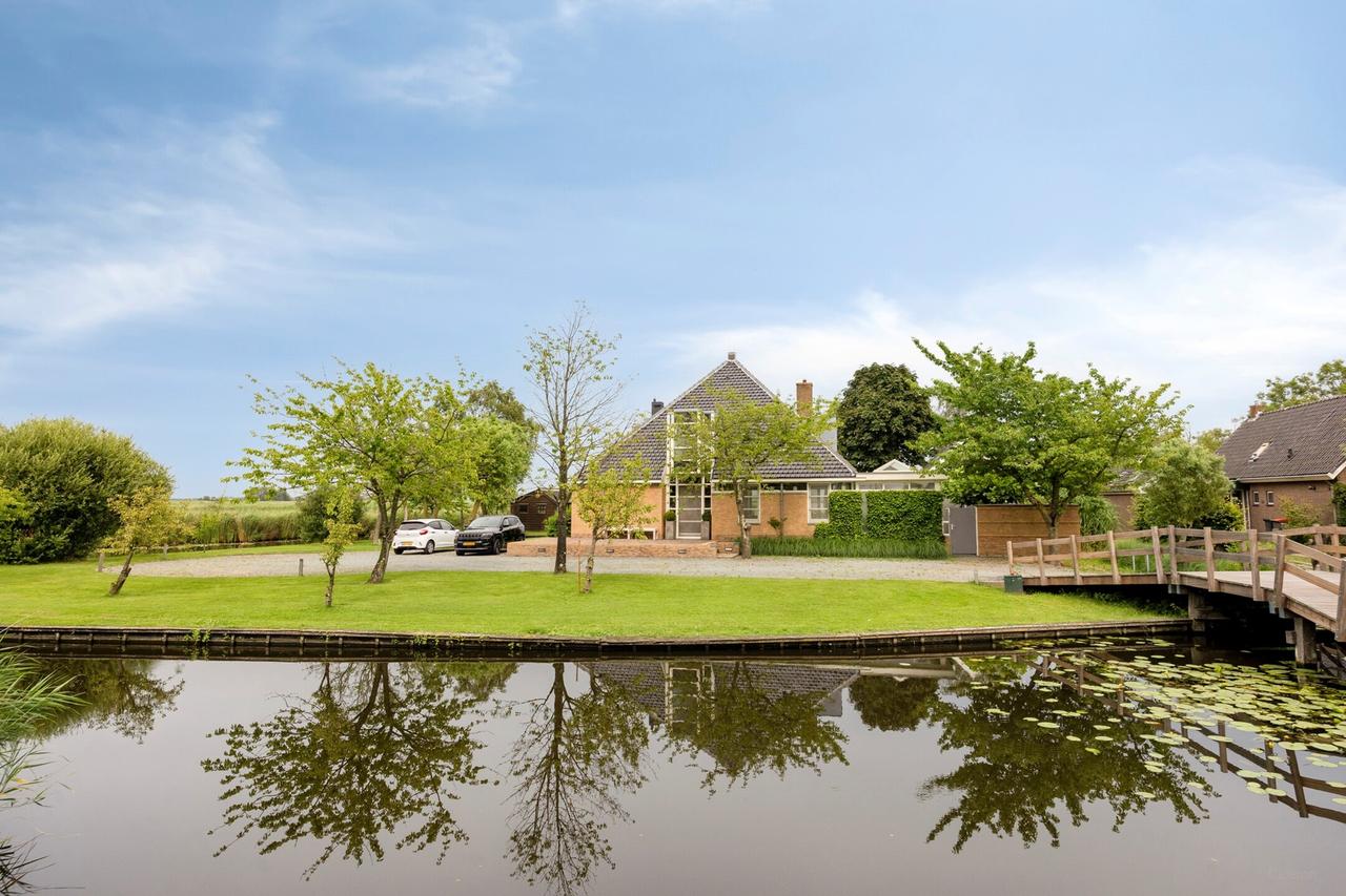 Furnished waterfront villa in Watergang - Image 1
