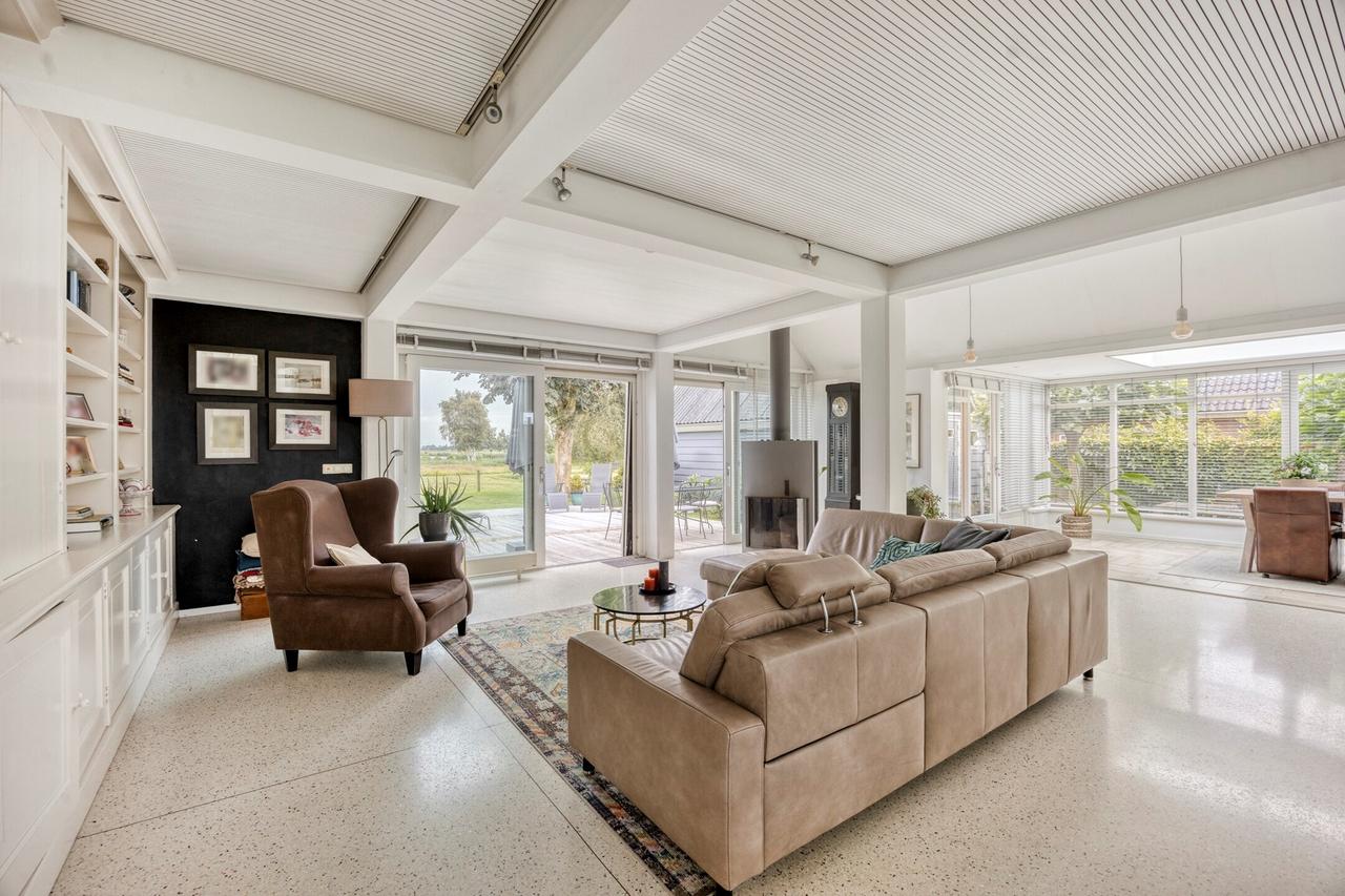 Furnished waterfront villa in Watergang - Image 4