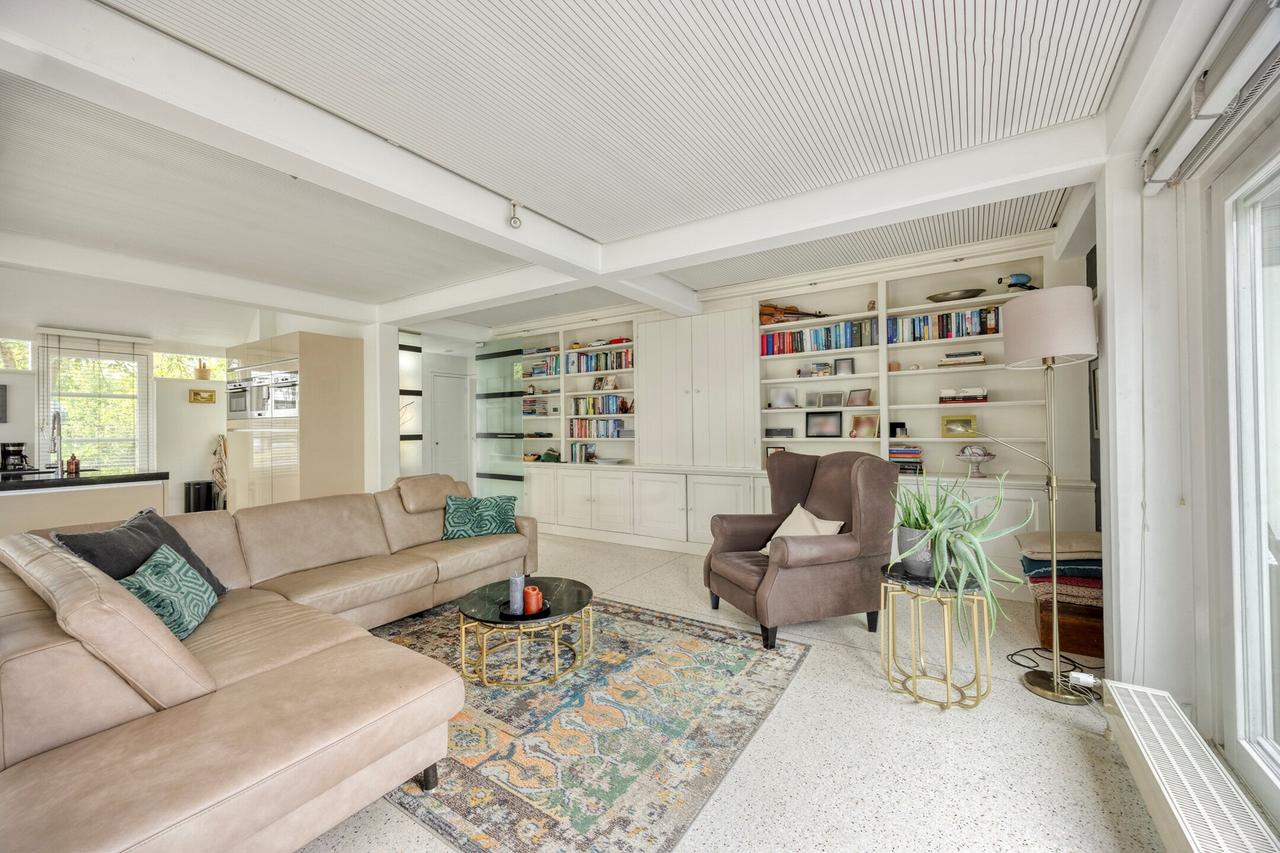 Furnished waterfront villa in Watergang - Image 18