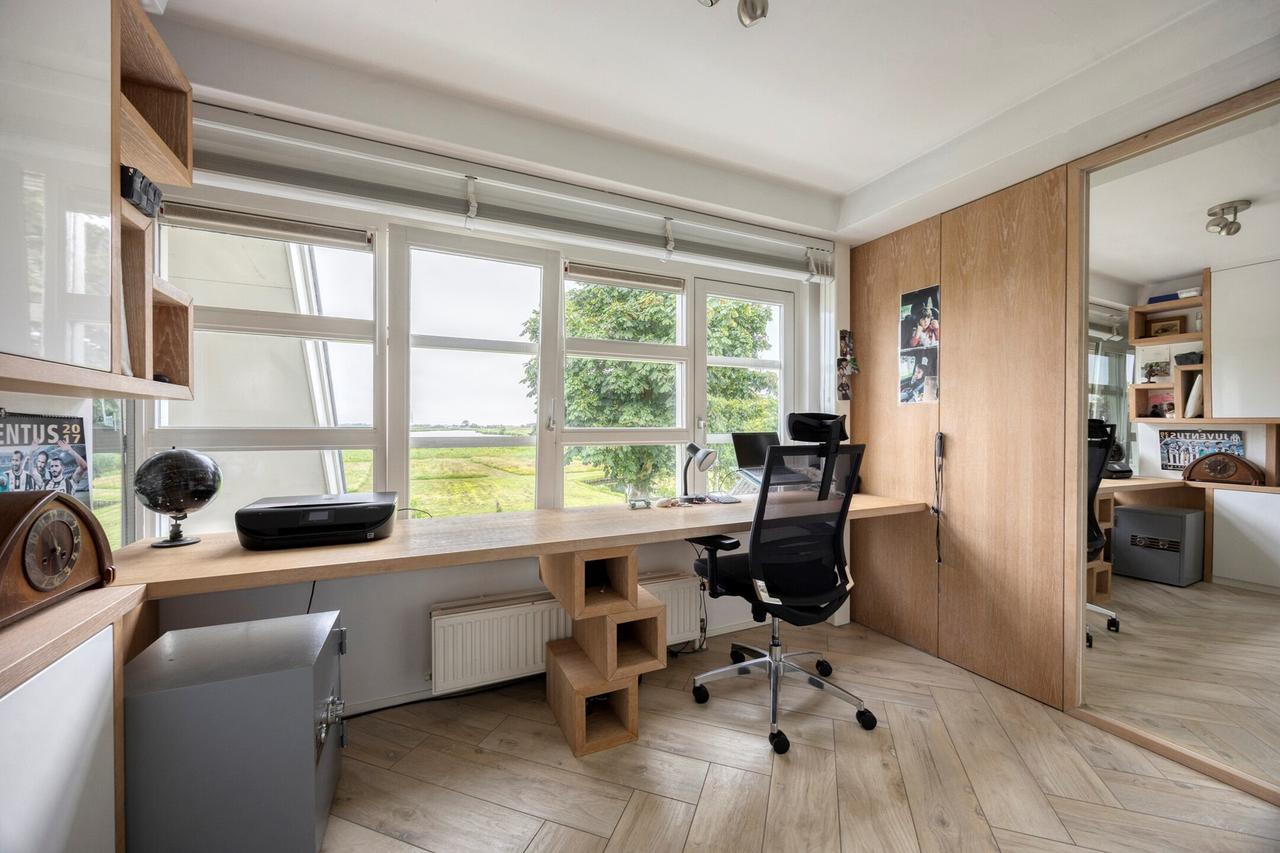 Furnished waterfront villa in Watergang - Image 38