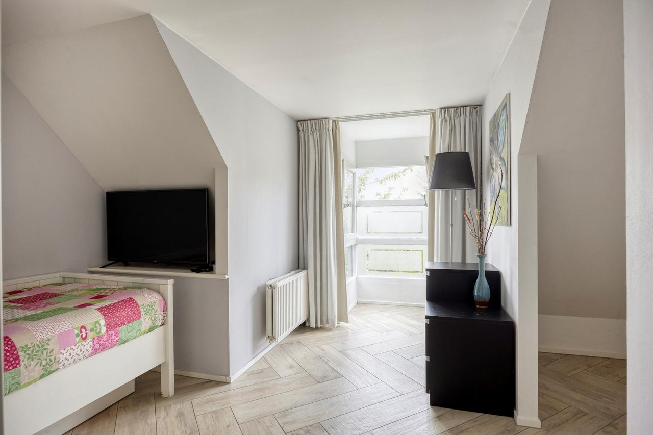 Furnished waterfront villa in Watergang - Image 41