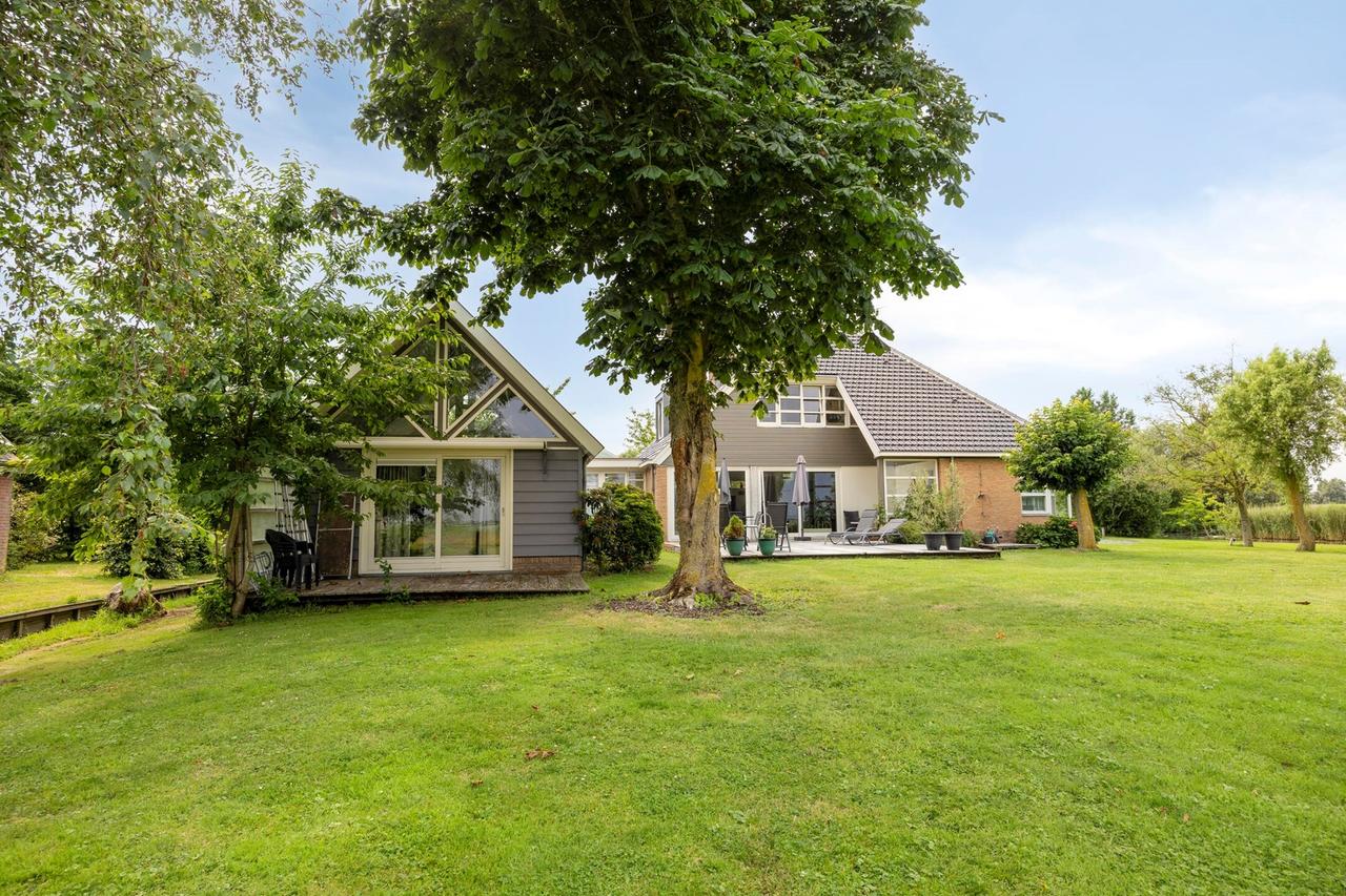 Furnished waterfront villa in Watergang - Image 53
