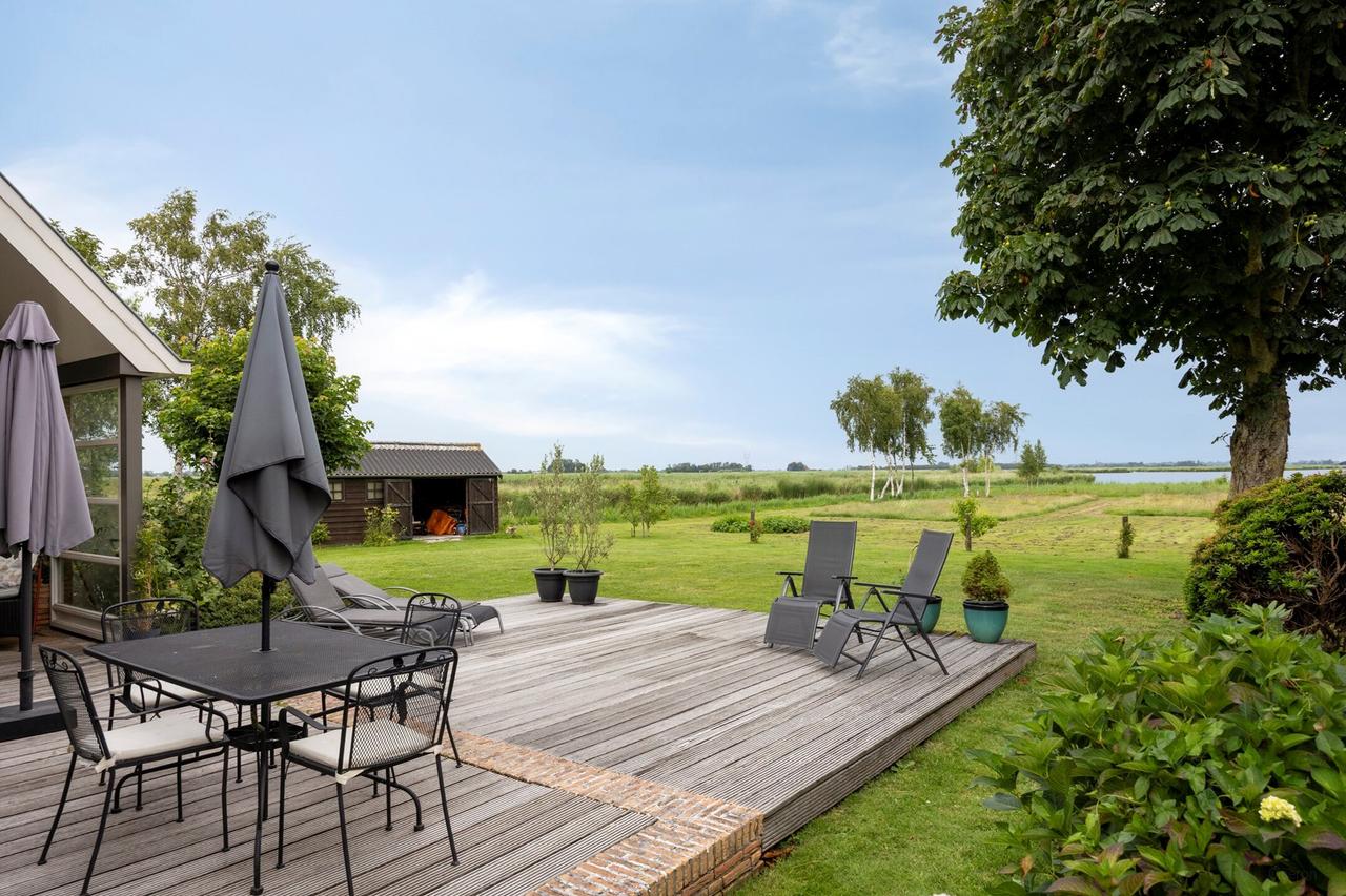 Furnished waterfront villa in Watergang - Image 58