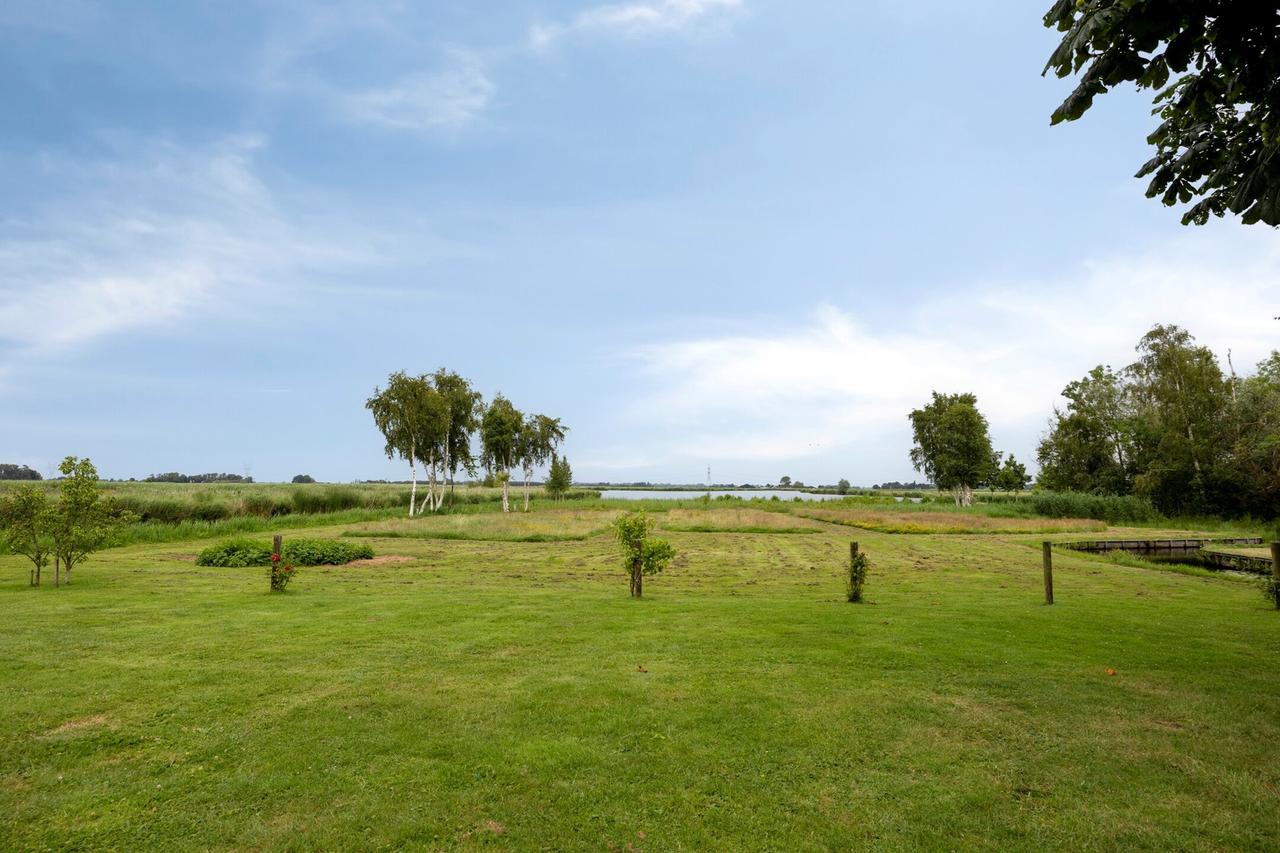 Furnished waterfront villa in Watergang - Image 60