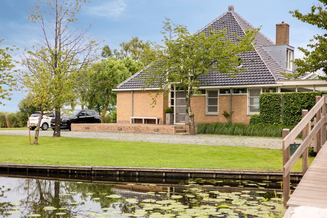 Furnished waterfront villa in Watergang - Image 61