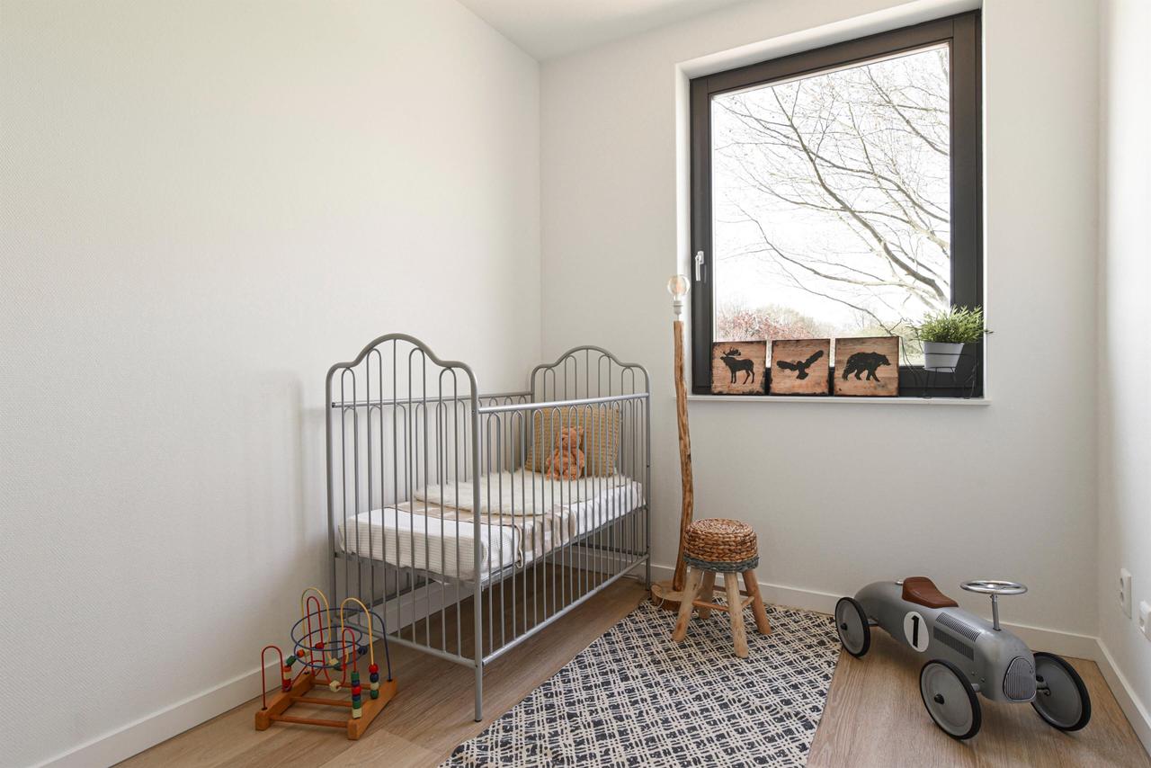 Energy-efficient 4-bedroom home with garden - Image 3