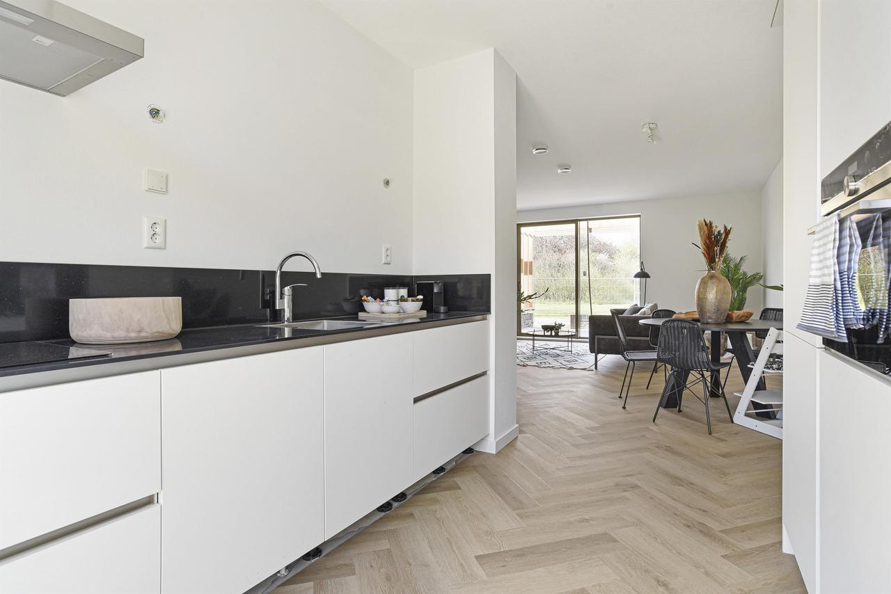Energy-efficient 4-bedroom home with garden - Image 6