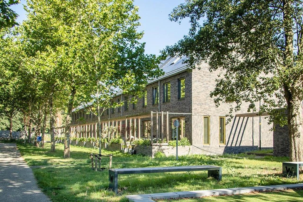 Energy-efficient 4-bedroom home with garden - Image 8