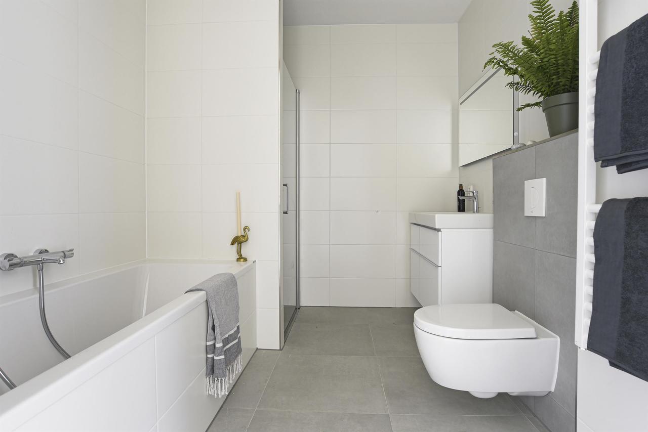 Energy-efficient 4-bedroom home with garden - Image 9