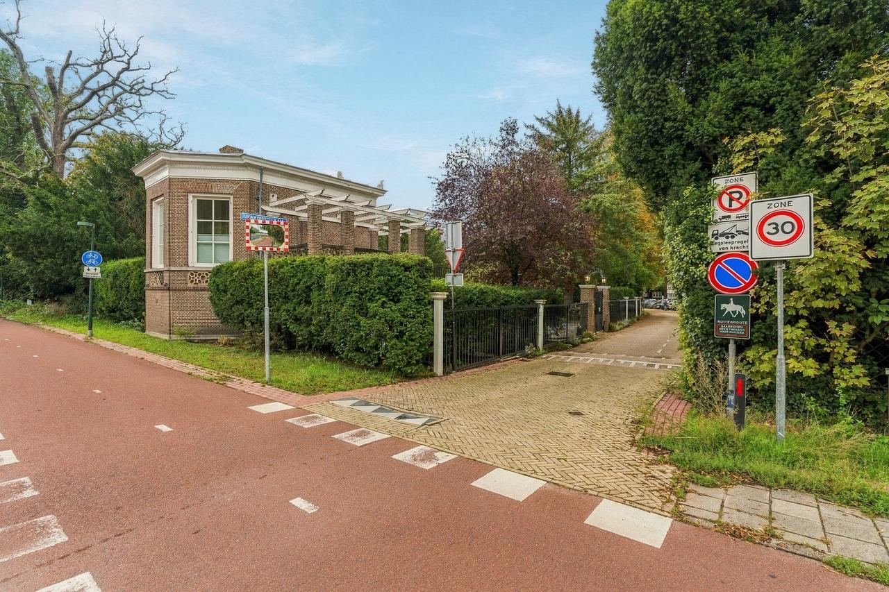Monumental villa with garden in Wassenaar - Image 2