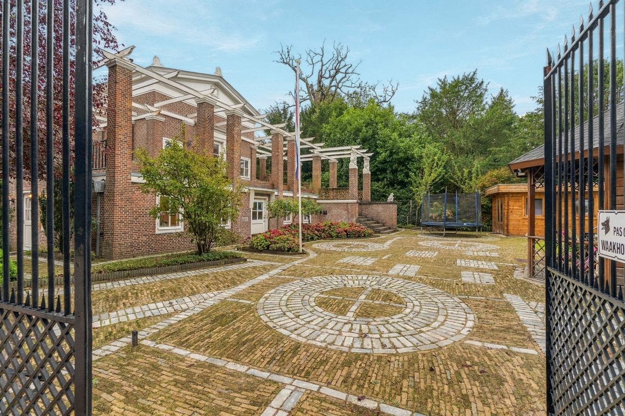 Monumental villa with garden in Wassenaar - Image 5