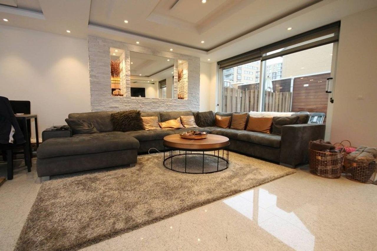 Furnished Corner House with Garden in Barendrecht - Image 1