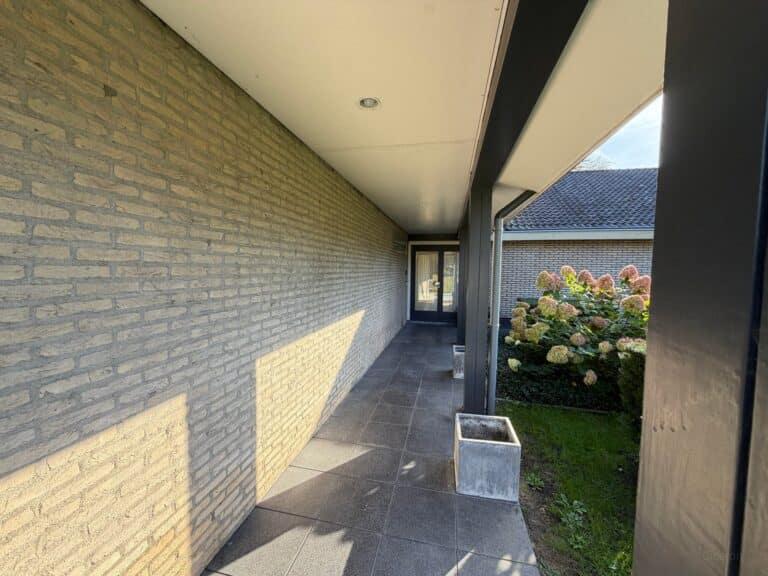 315 m² detached bungalow with 5 bedrooms - Image 4