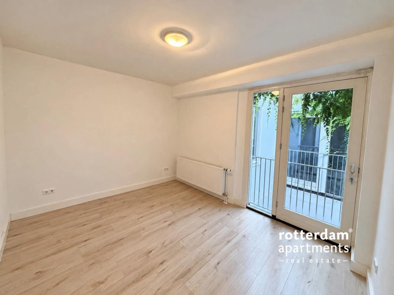 Room with French Balcony in Schiedam - Image 2