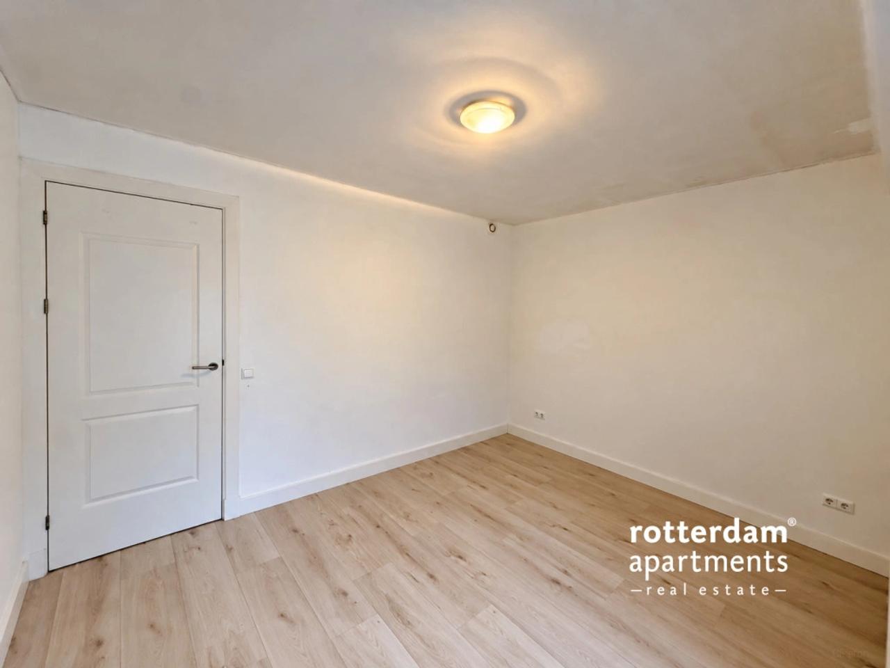 Room with French Balcony in Schiedam - Image 5