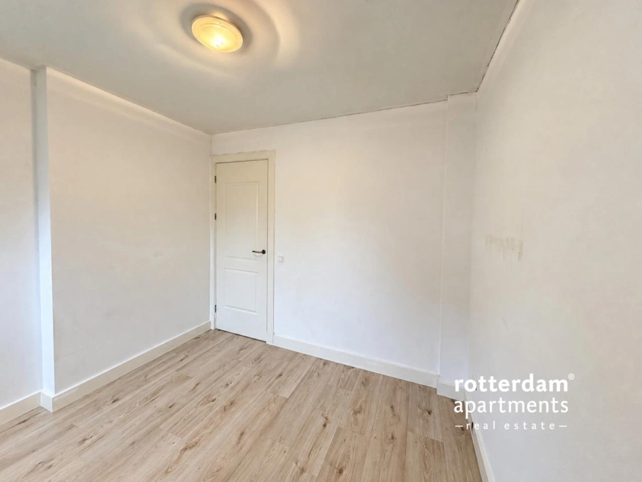 Room with Shared Living Space in Schiedam - Image 3