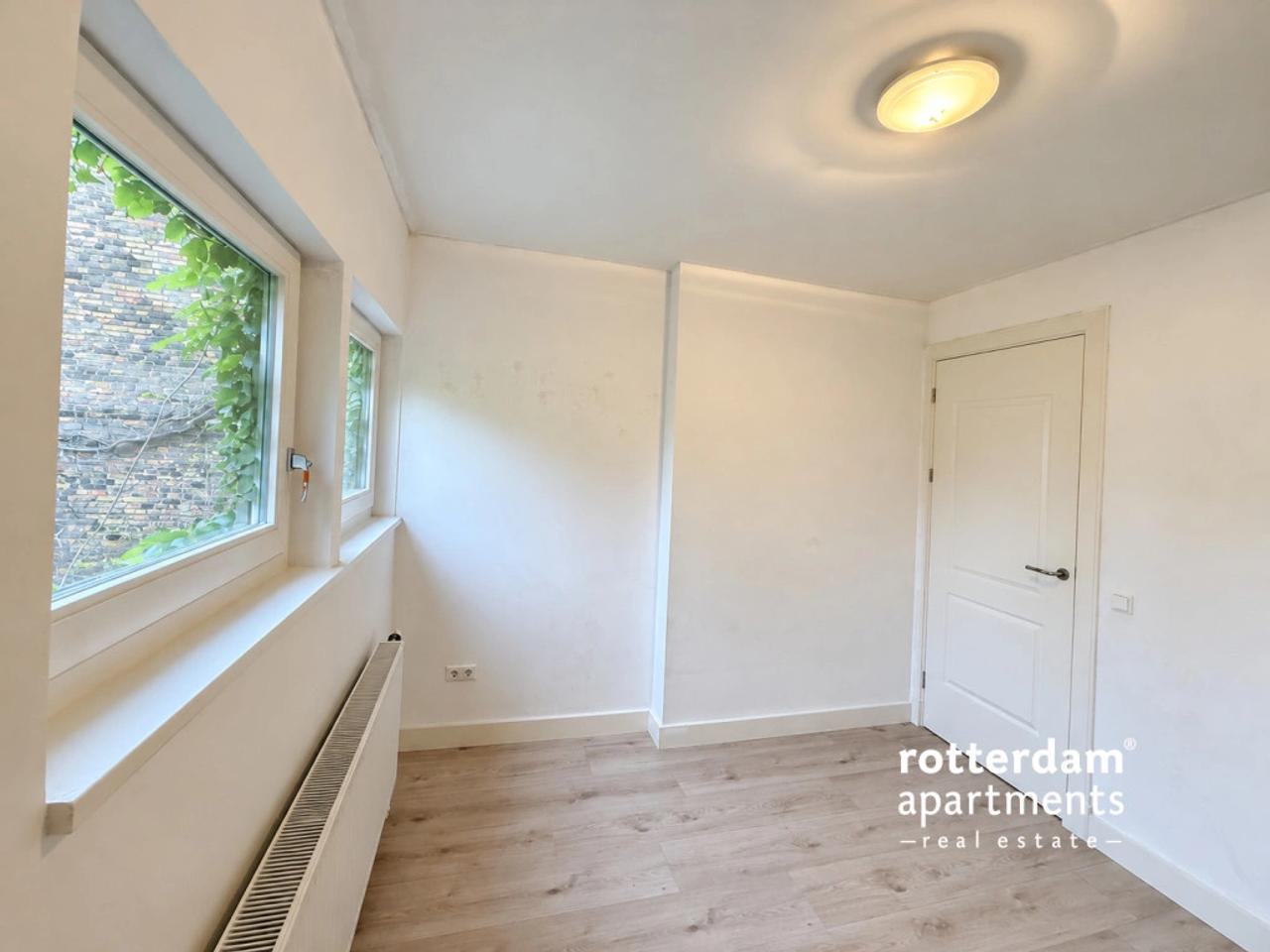 Room with Shared Living Space in Schiedam - Image 4