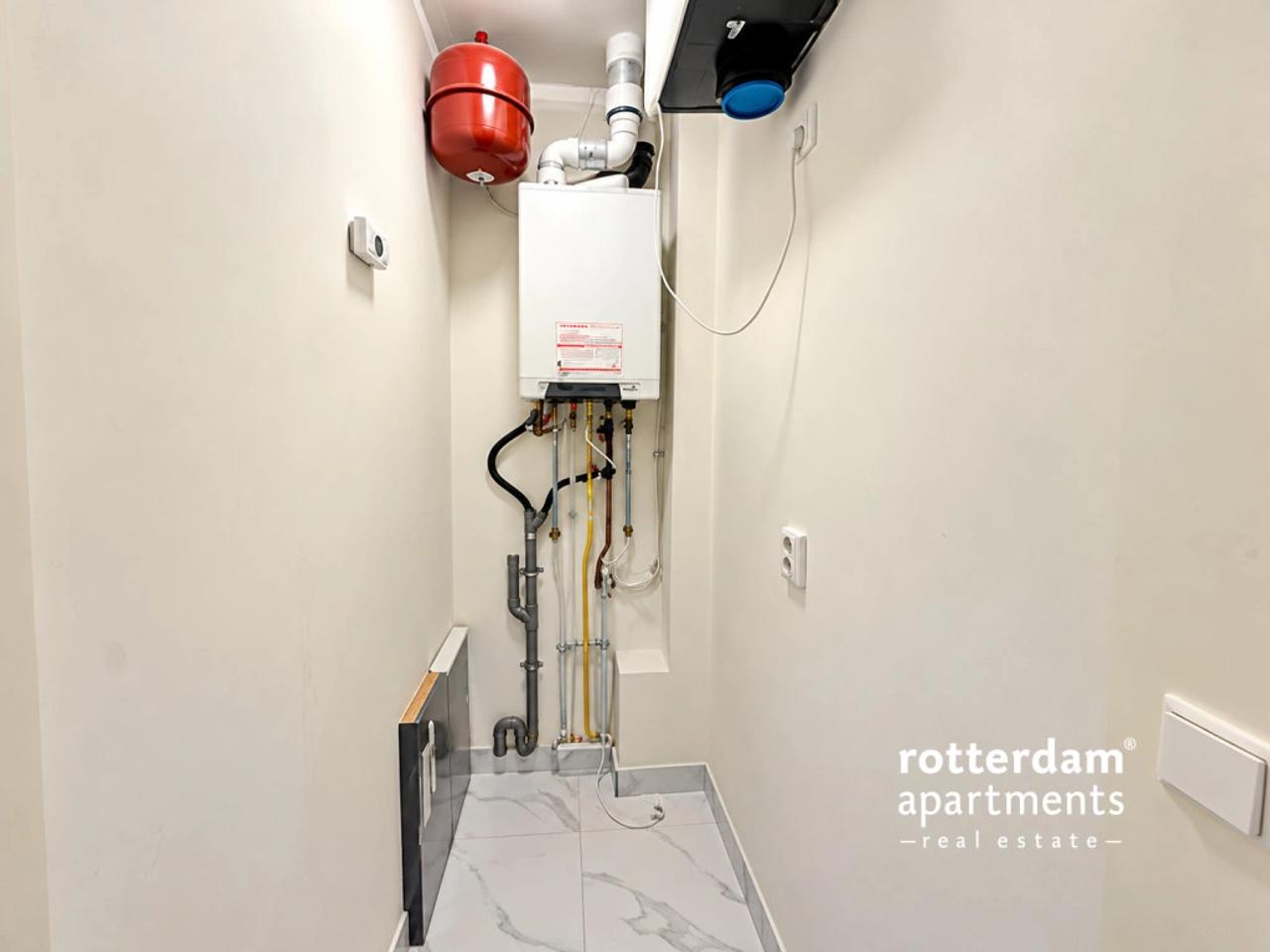 Room with Shared Living Space in Schiedam - Image 13