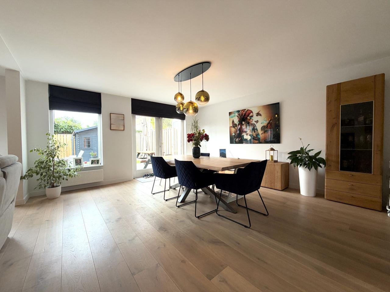 Furnished 190 m² house with garden - Image 3