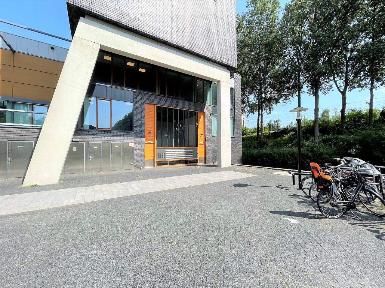 Gemeubileerd 3-kamerappartement met loggia - Afbeelding 2