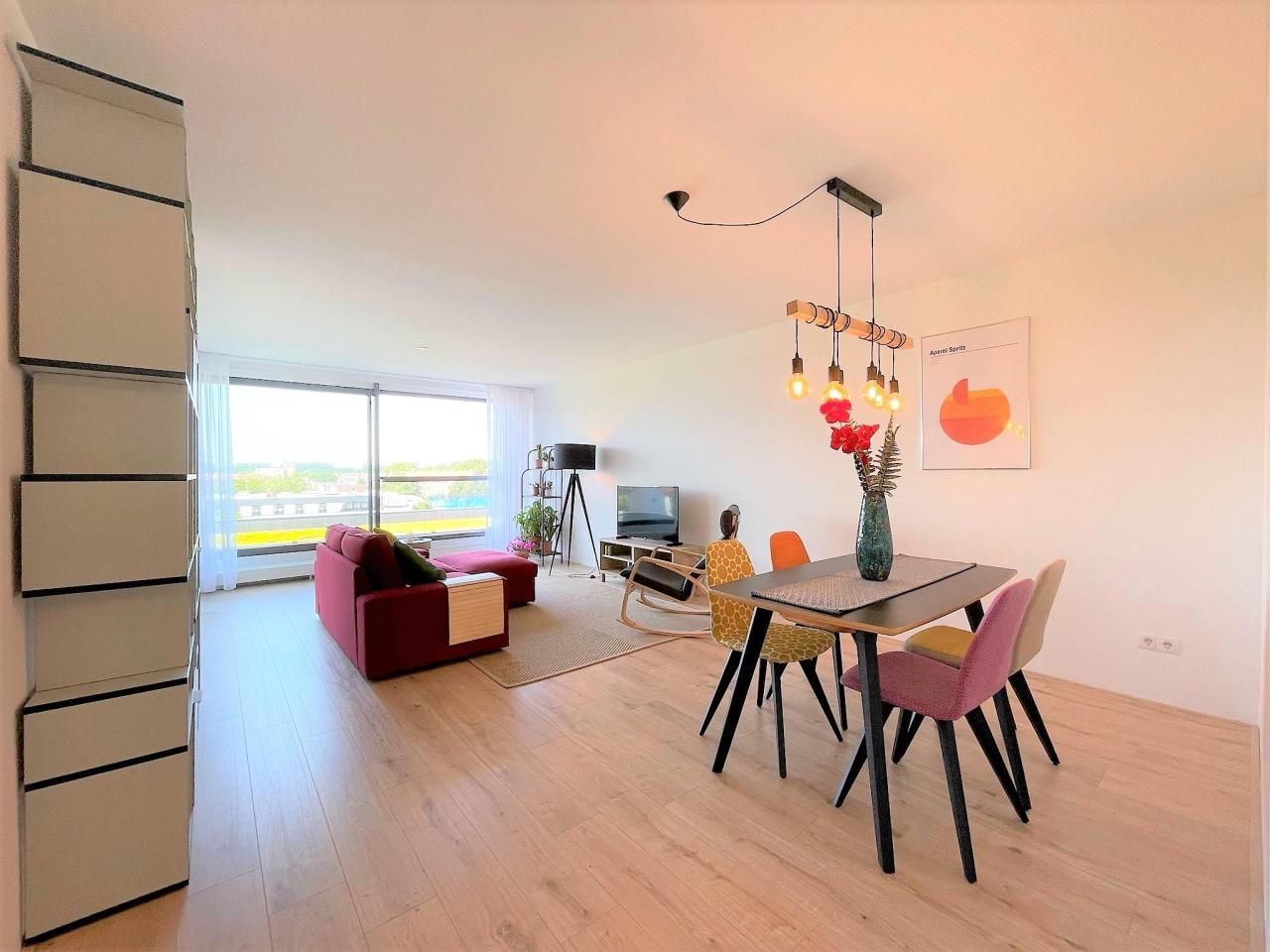 Gemeubileerd 3-kamerappartement met loggia - Afbeelding 4