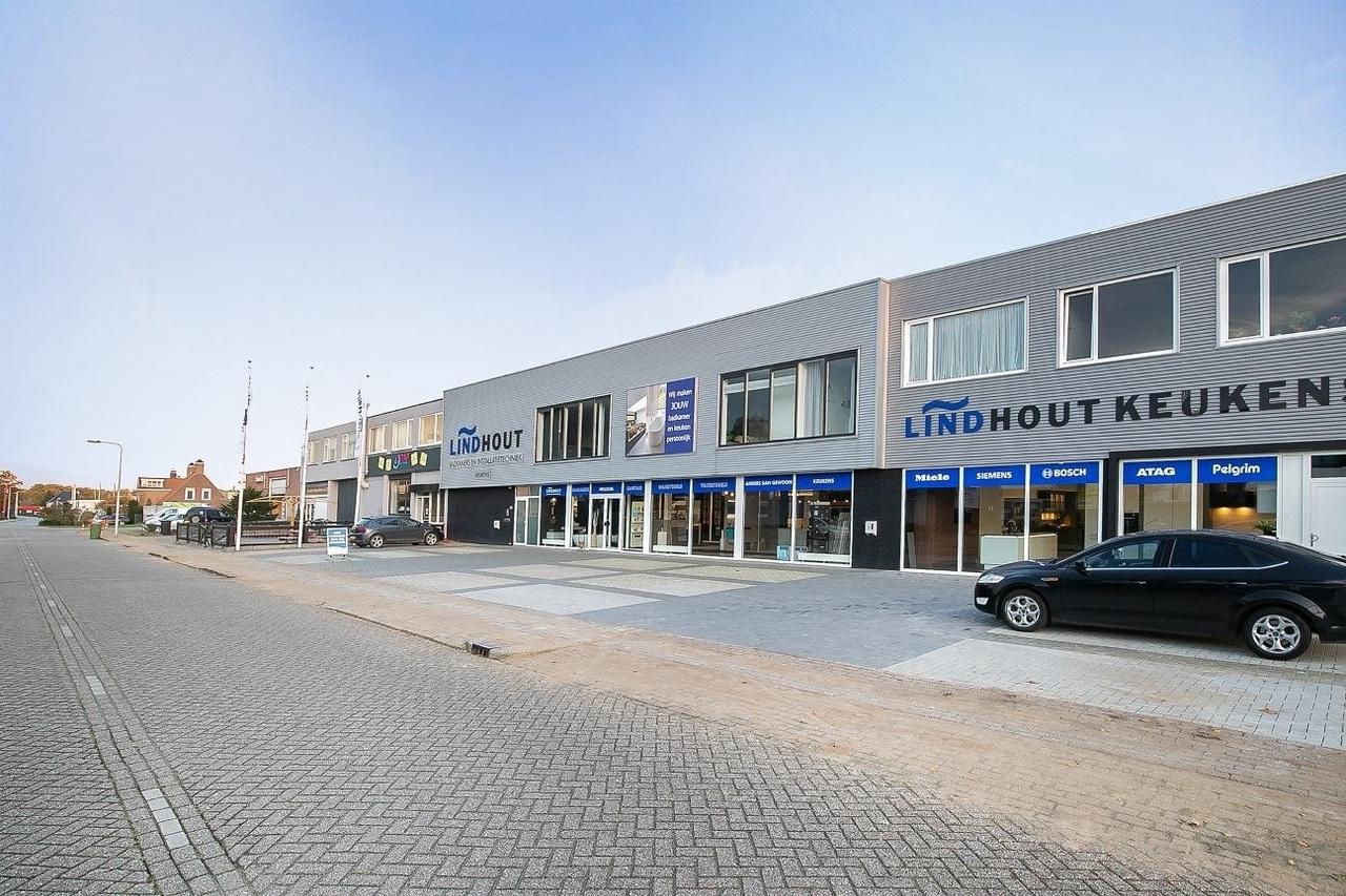 170 m² Upper-Floor Apartment with Roof Terrace - Image 2