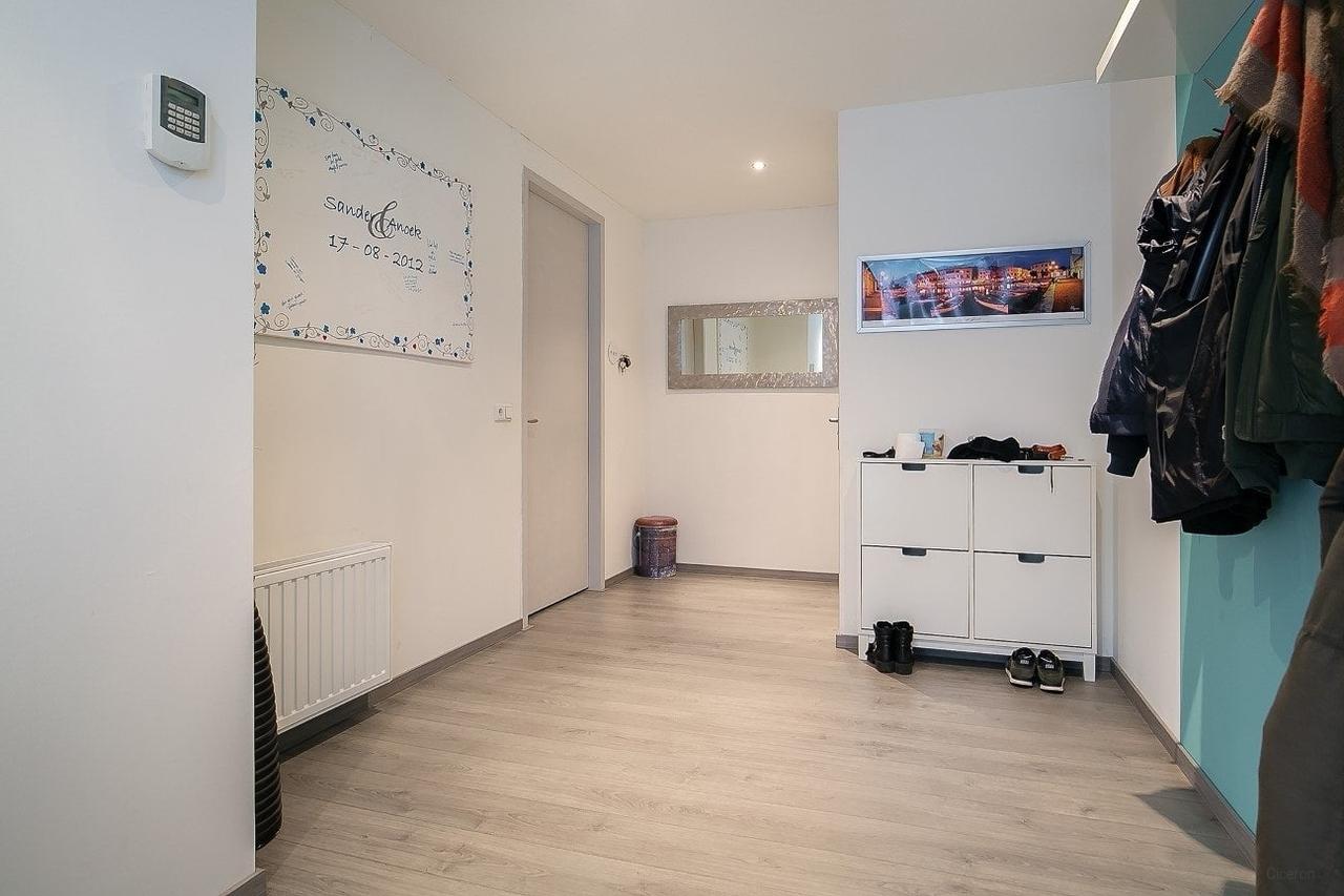 170 m² Upper-Floor Apartment with Roof Terrace - Image 5