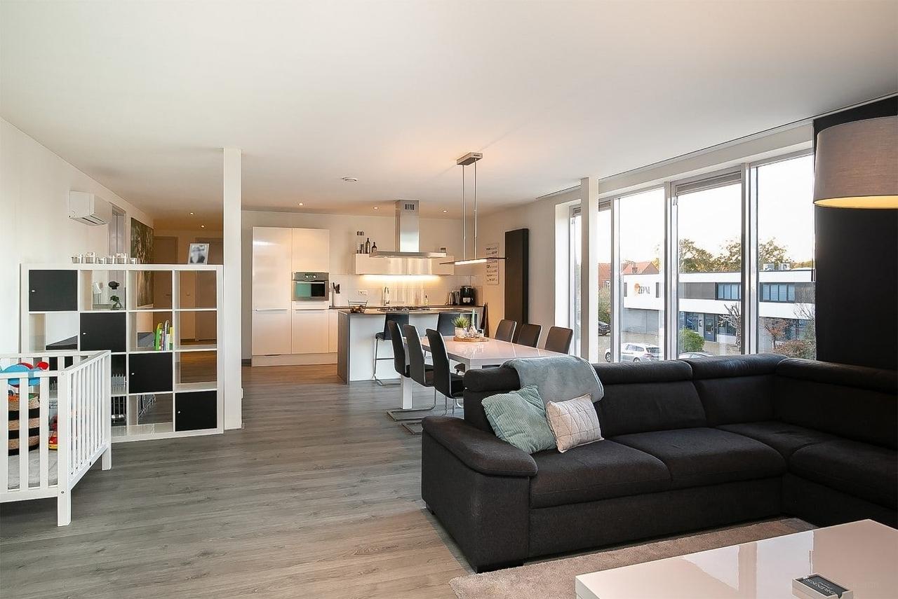 170 m² Upper-Floor Apartment with Roof Terrace - Image 8